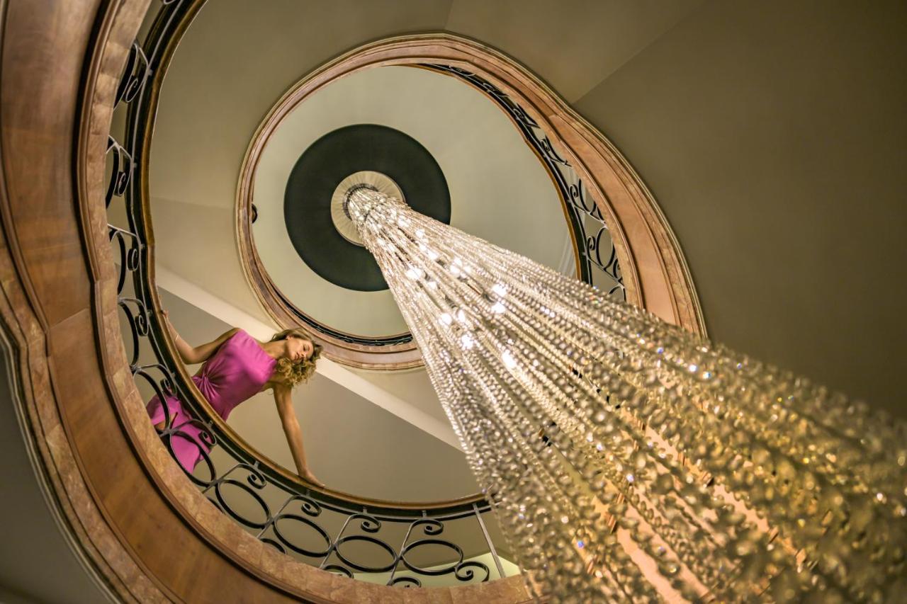 โรงแรมแกรนด์ ไฮแอท อัมมัน อัมมาน ภายนอก รูปภาพ The spiral staircase