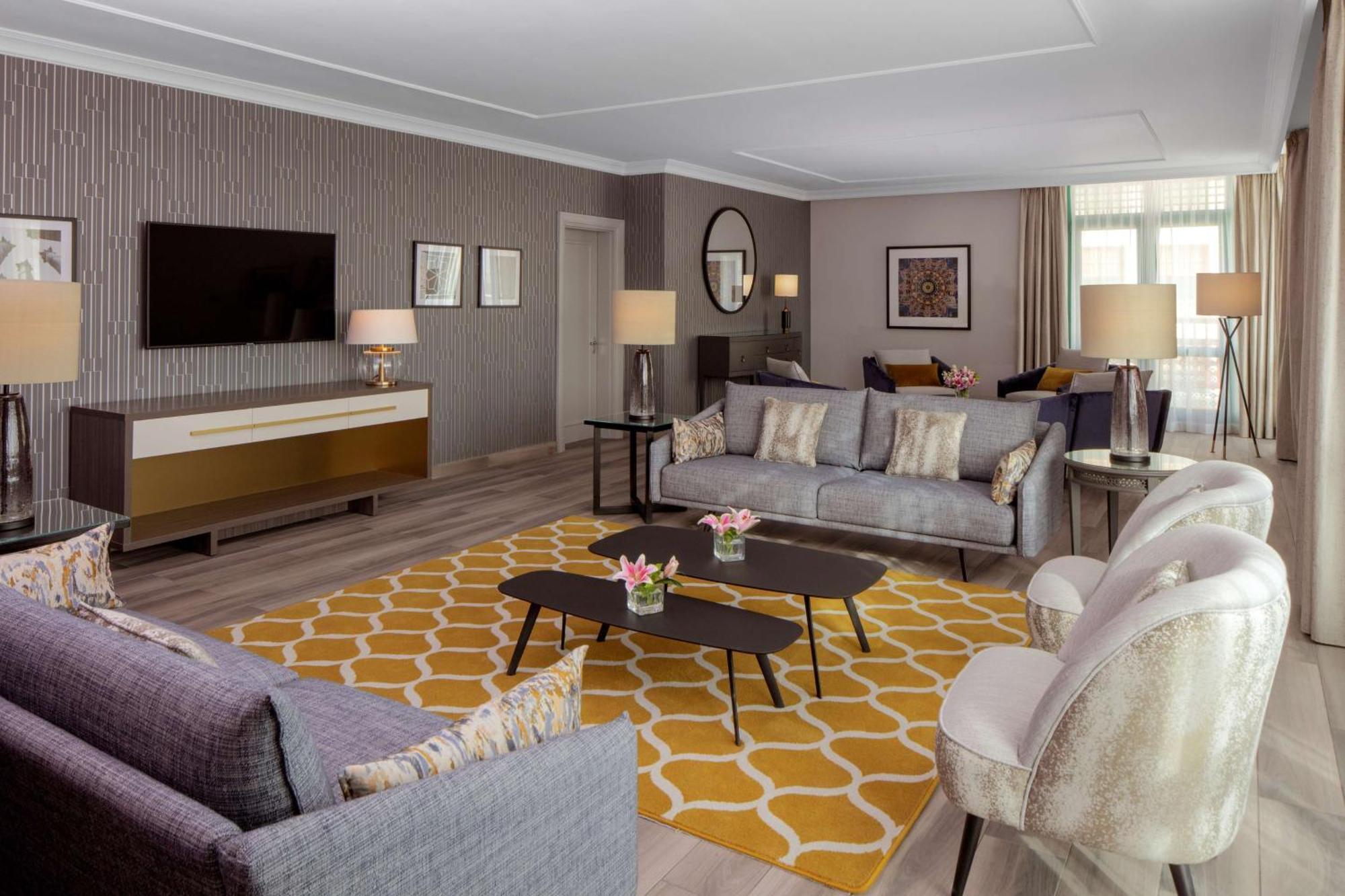 โรงแรมแกรนด์ ไฮแอท อัมมัน อัมมาน ภายนอก รูปภาพ The living room of a suite at The Westin Palace, Madrid